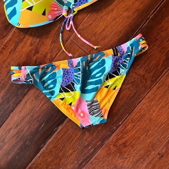 Body Glove Bikini. Multi color - Picture 4 of 6
